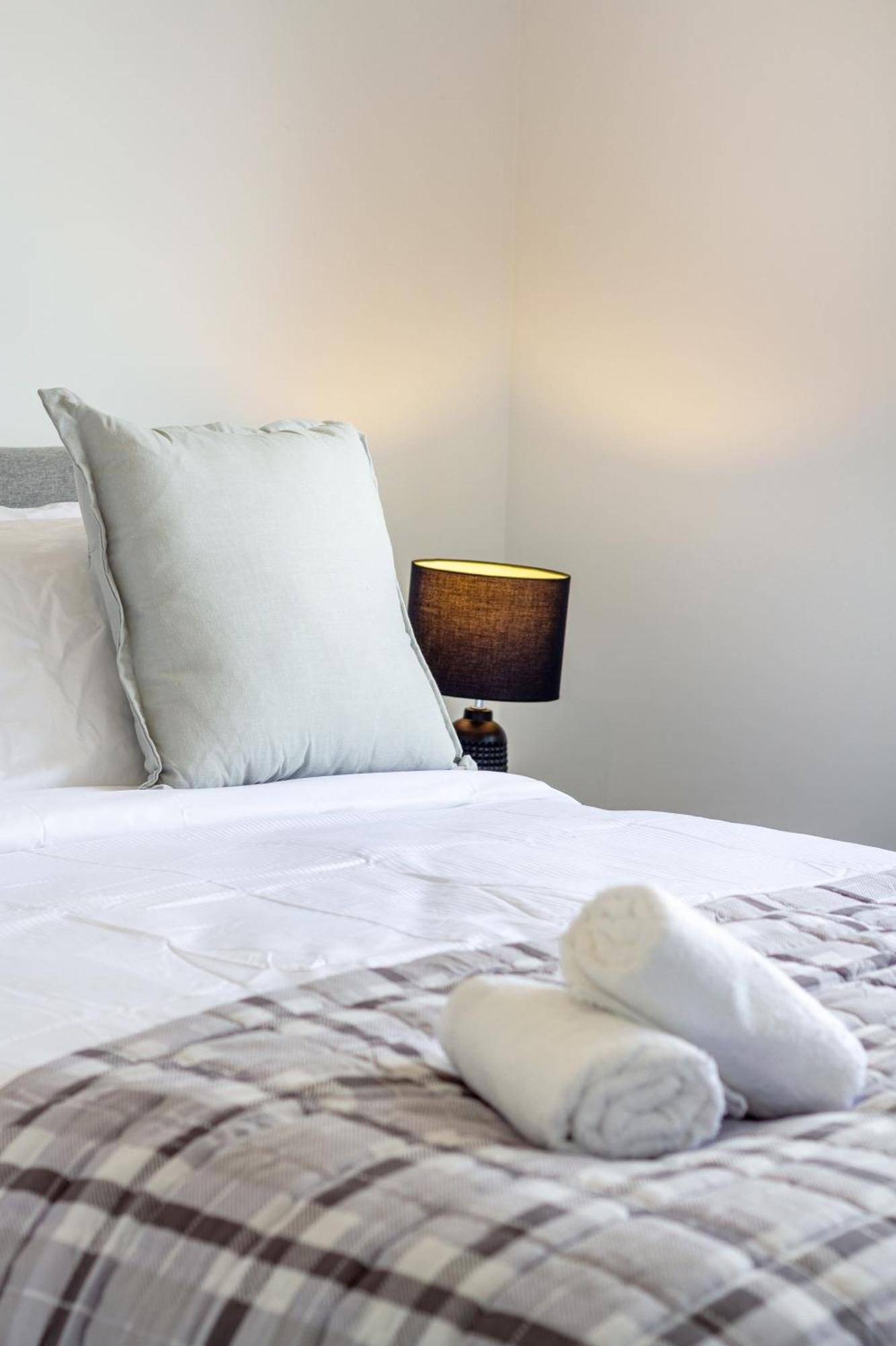 奥克兰Conveniently Located 2Br Townhouse In West Akl公寓 外观 照片