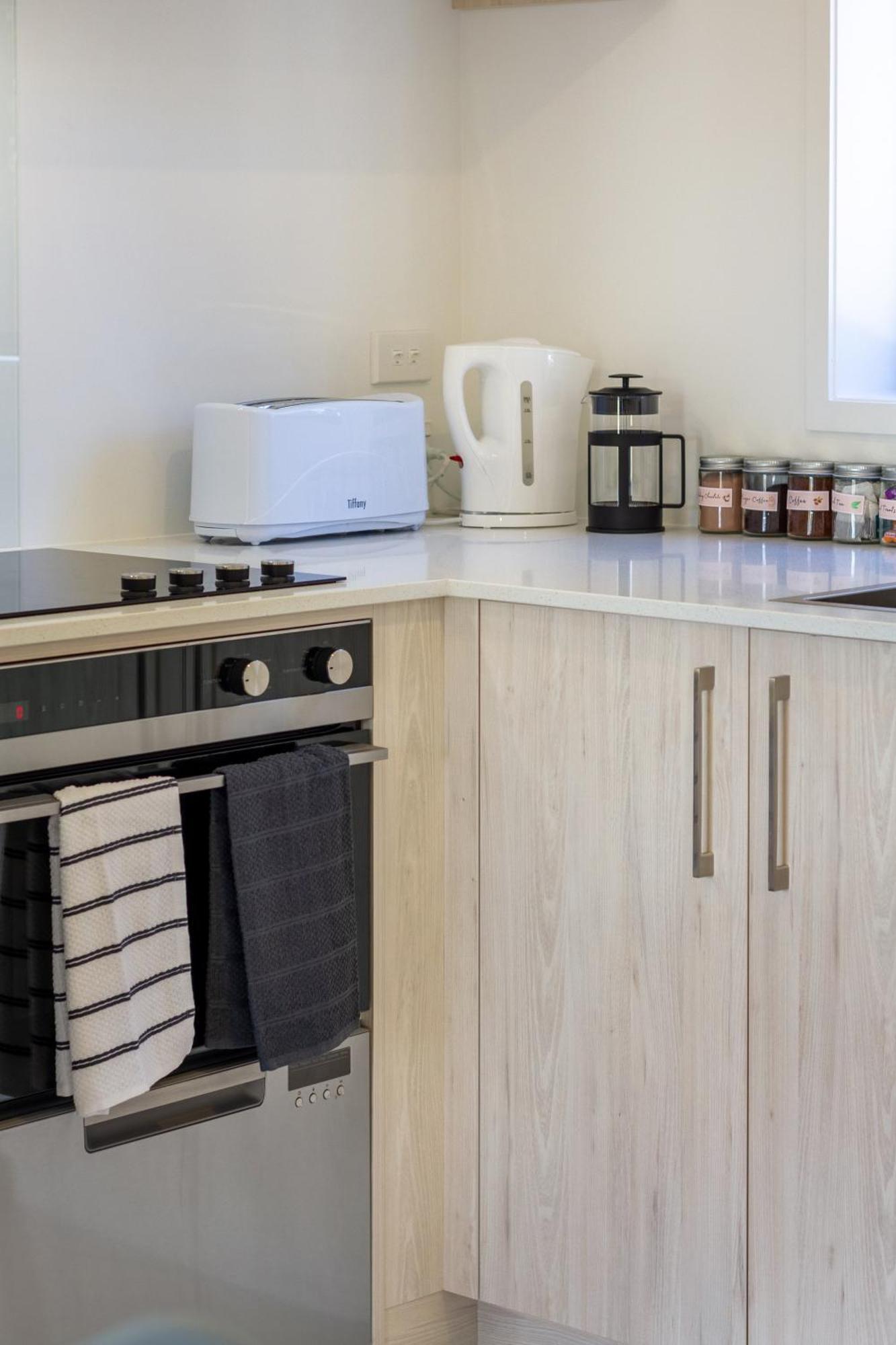 奥克兰Conveniently Located 2Br Townhouse In West Akl公寓 外观 照片