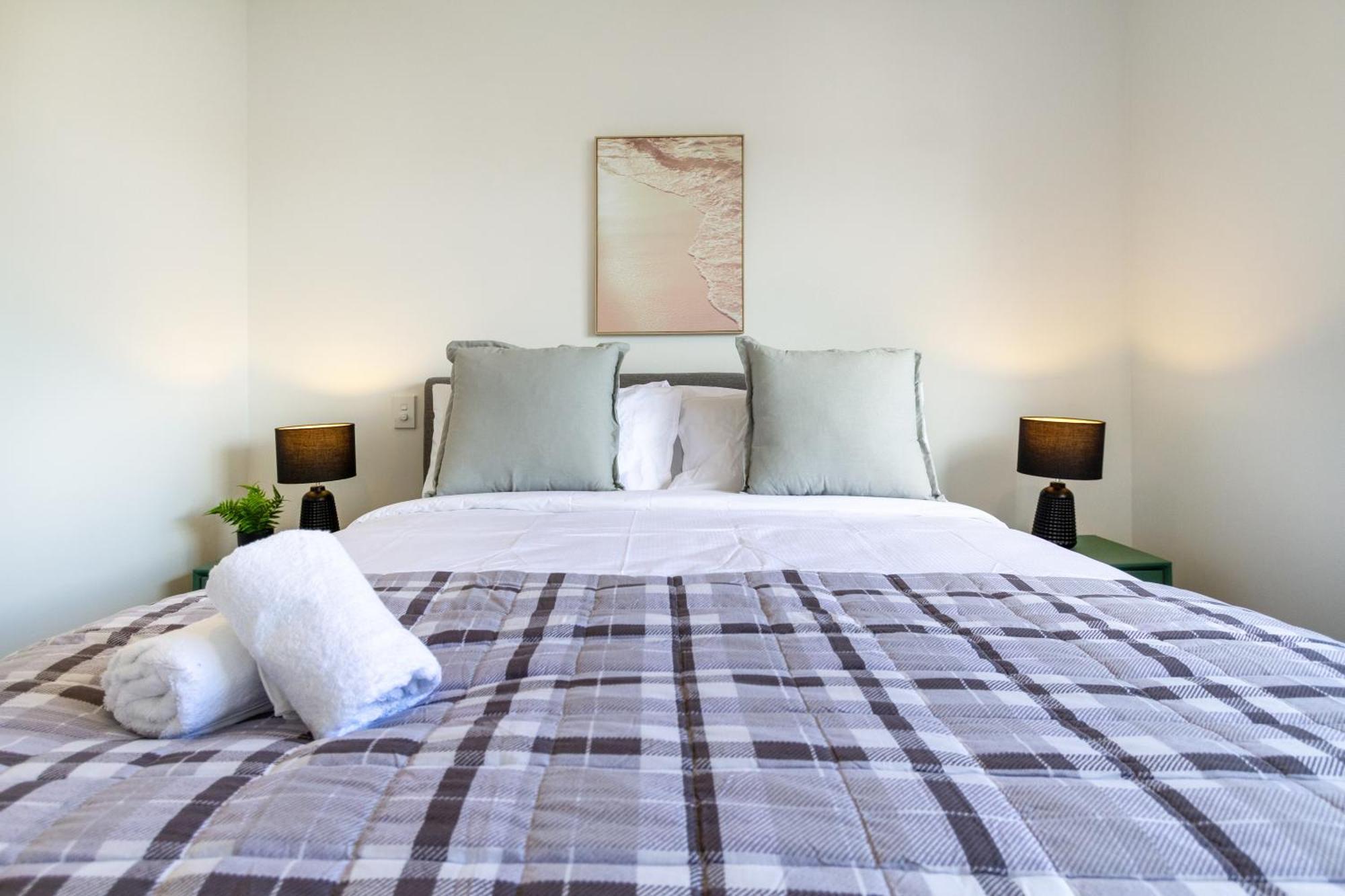 奥克兰Conveniently Located 2Br Townhouse In West Akl公寓 外观 照片